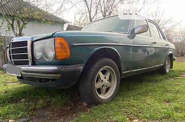 Седан Mercedes-Benz E-Class 1980 в 