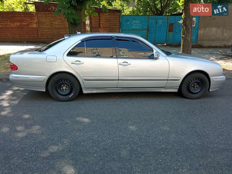 Седан Mercedes-Benz E-Class 2001 в Запорожье