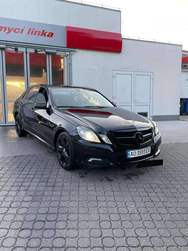 Седан Mercedes-Benz E-Class 2009 в Хусті