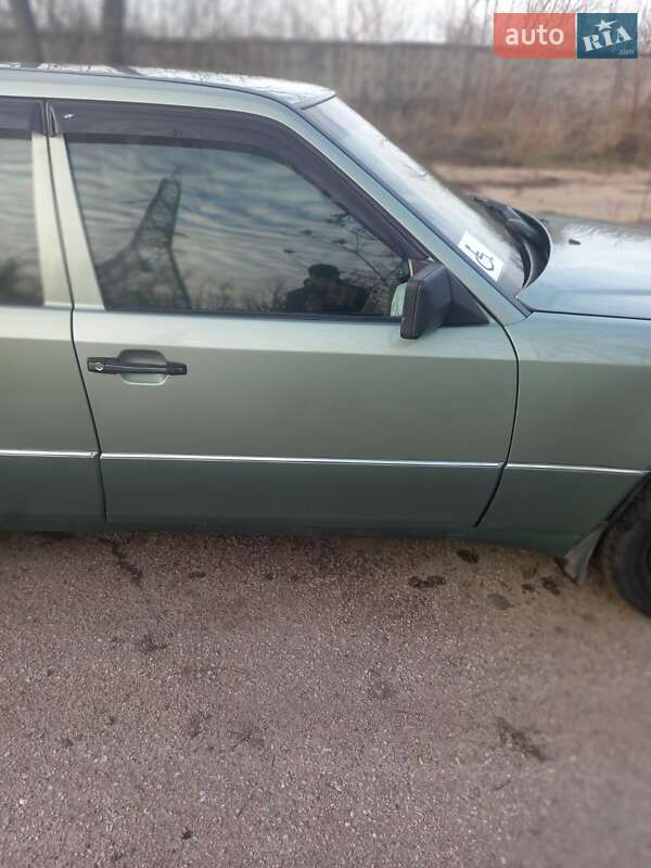 Седан Mercedes-Benz E-Class 1986 в Одессе