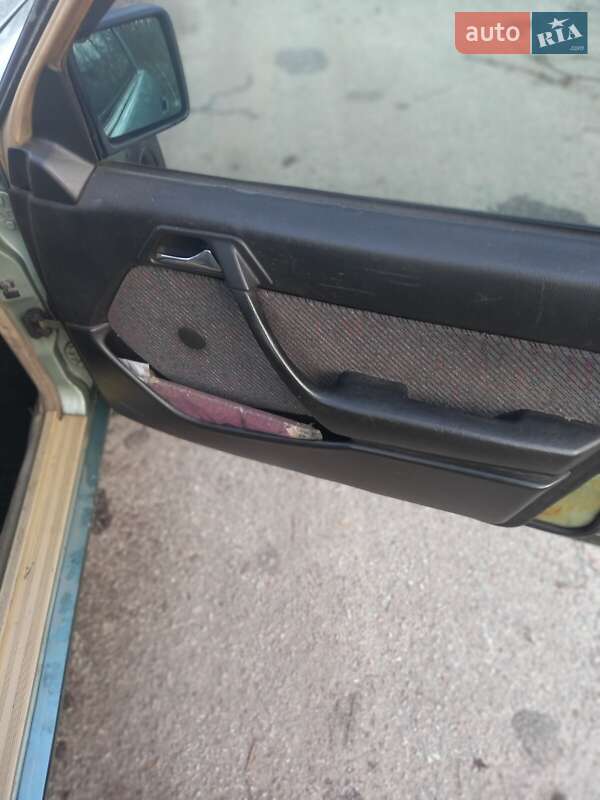 Седан Mercedes-Benz E-Class 1986 в Одессе