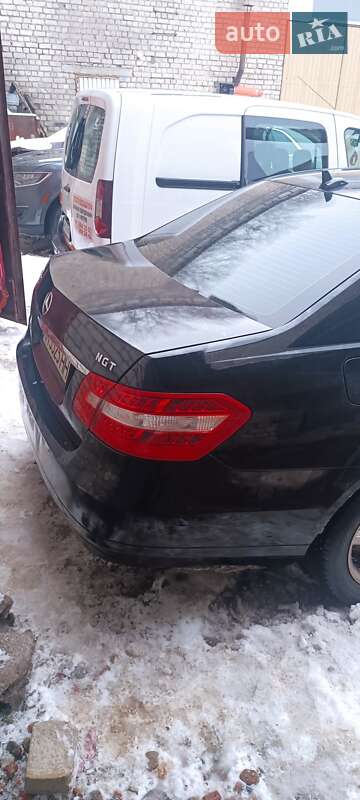Седан Mercedes-Benz E-Class 2012 в Житомирі