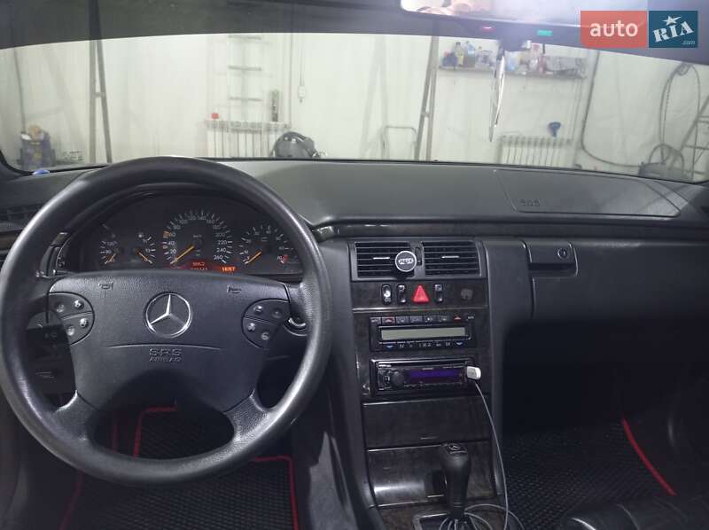 Седан Mercedes-Benz E-Class 1996 в Першотравенську