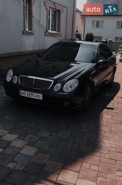 Седан Mercedes-Benz E-Class 2003 в Хусте