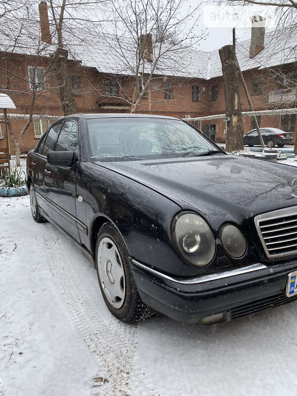 Седан Mercedes-Benz E-Class 1997 в Кривом Роге