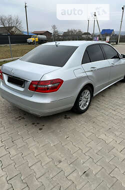 Седан Mercedes-Benz E-Class 2011 в Новоселице