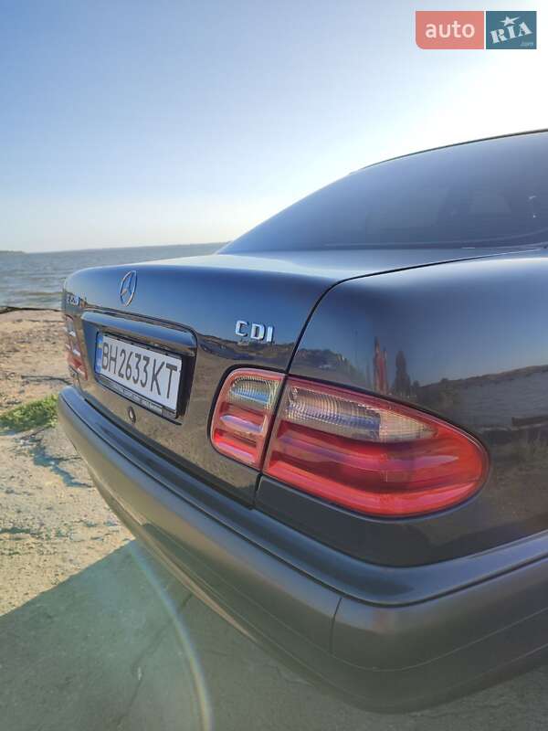 Седан Mercedes-Benz E-Class 2001 в Одессе