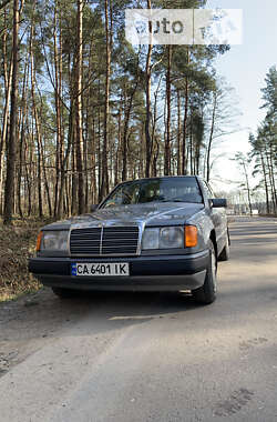 Седан Mercedes-Benz E-Class 1990 в 