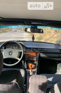 Седан Mercedes-Benz E-Class 1990 в 