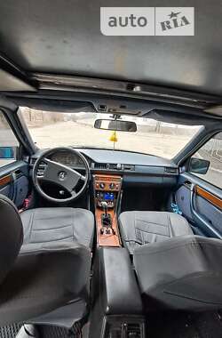 Седан Mercedes-Benz E-Class 1988 в Днепре