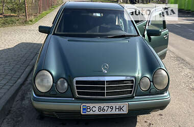 Седан Mercedes-Benz E-Class 1995 в Мостиске