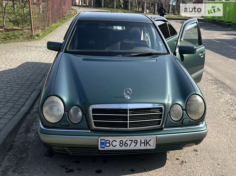 Седан Mercedes-Benz E-Class 1995 в Мостиській