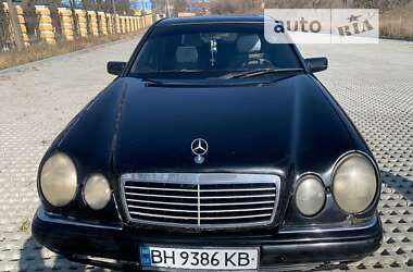 Седан Mercedes-Benz E-Class 1995 в 
