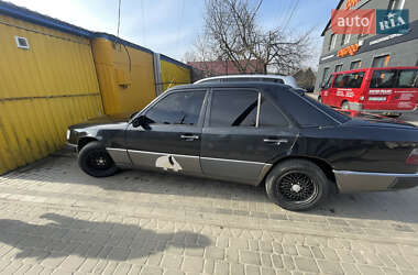 Седан Mercedes-Benz E-Class 1992 в Камне-Каширском