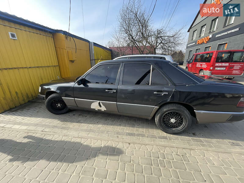 Седан Mercedes-Benz E-Class 1992 в Камне-Каширском