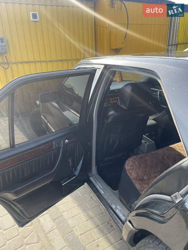 Седан Mercedes-Benz E-Class 1992 в Камне-Каширском