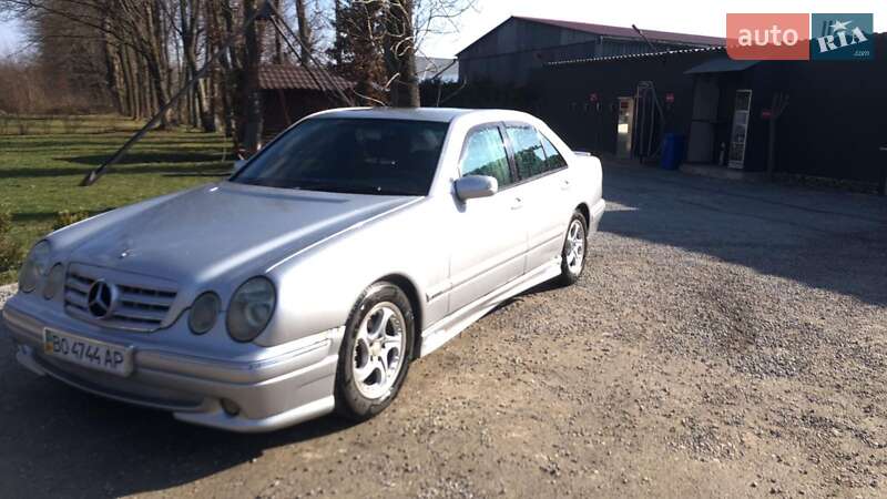 Седан Mercedes-Benz E-Class 2002 в Днепре