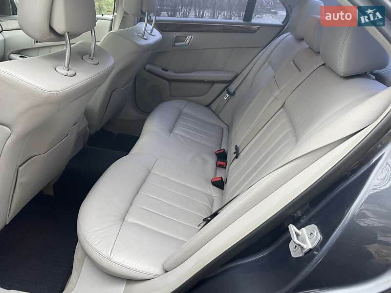Седан Mercedes-Benz E-Class 2011 в Луцьку