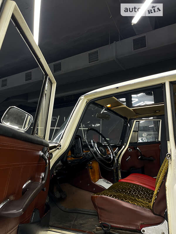 Седан Mercedes-Benz E-Class 1970 в Дніпрі