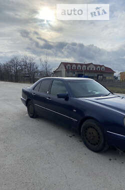 Седан Mercedes-Benz E-Class 1998 в Хотині