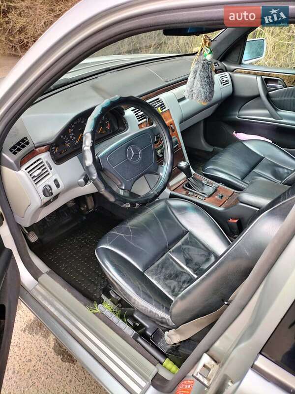 Седан Mercedes-Benz E-Class 1997 в Львові