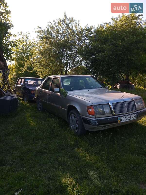Седан Mercedes-Benz E-Class 1985 в Івано-Франківську