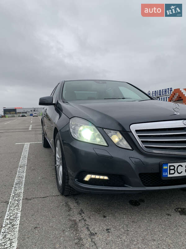 Седан Mercedes-Benz E-Class 2010 в Львові