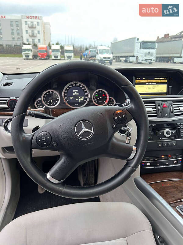 Седан Mercedes-Benz E-Class 2010 в Львові