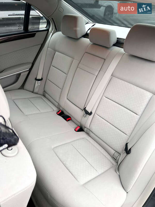 Седан Mercedes-Benz E-Class 2010 в Львові