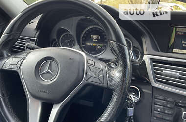 Седан Mercedes-Benz E-Class 2012 в Львове