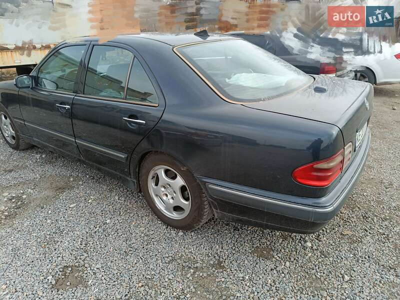 Седан Mercedes-Benz E-Class 2001 в Кривом Роге