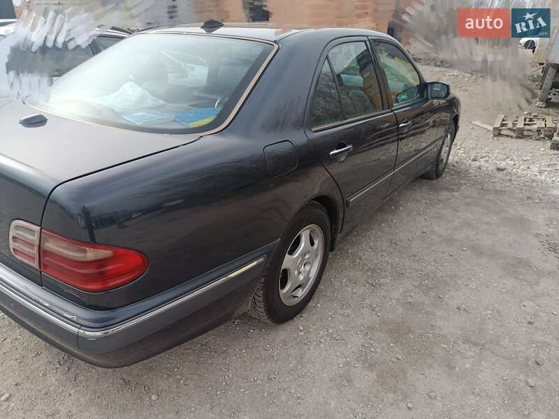 Седан Mercedes-Benz E-Class 2001 в Кривом Роге