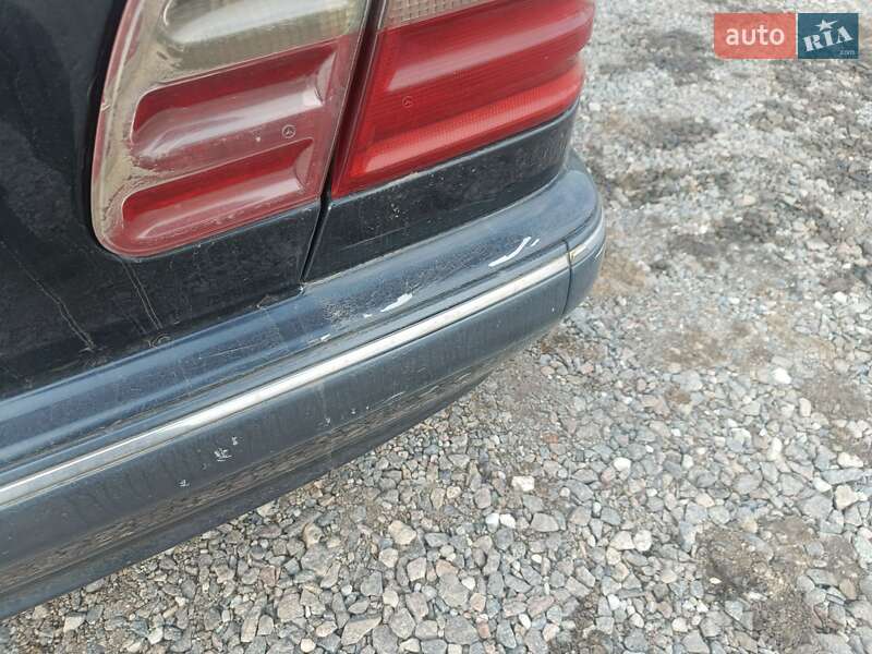 Седан Mercedes-Benz E-Class 2001 в Кривом Роге