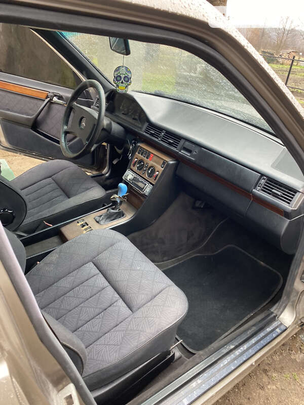 Универсал Mercedes-Benz E-Class 1988 в Львове