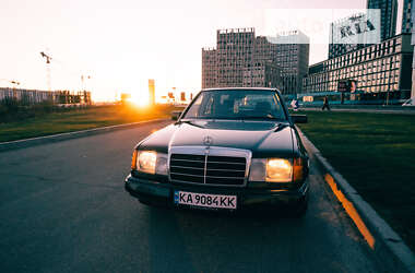 Седан Mercedes-Benz E-Class 1989 в Києві