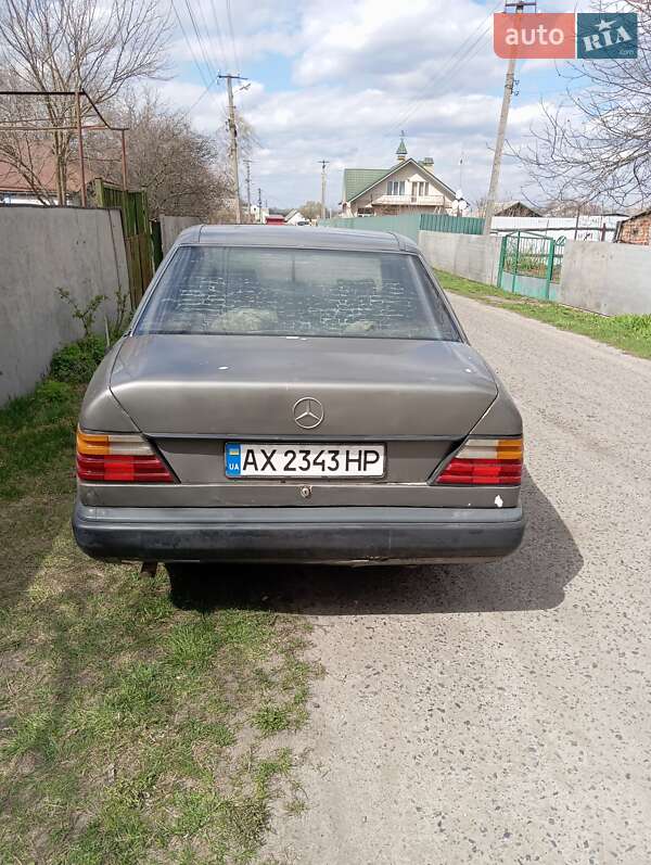 Седан Mercedes-Benz E-Class 1988 в Полтаве