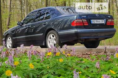 Седан Mercedes-Benz E-Class 2002 в Вінниці