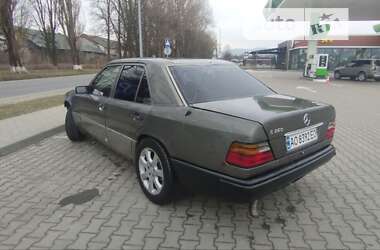 Седан Mercedes-Benz E-Class 1994 в Чернівцях