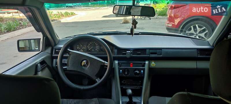 Седан Mercedes-Benz E-Class 1989 в Теплодаре