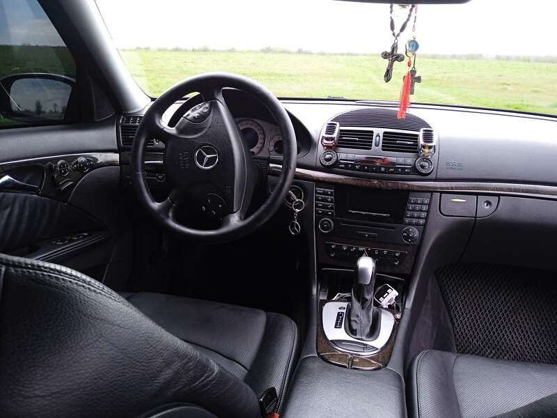 Седан Mercedes-Benz E-Class 2004 в Львове