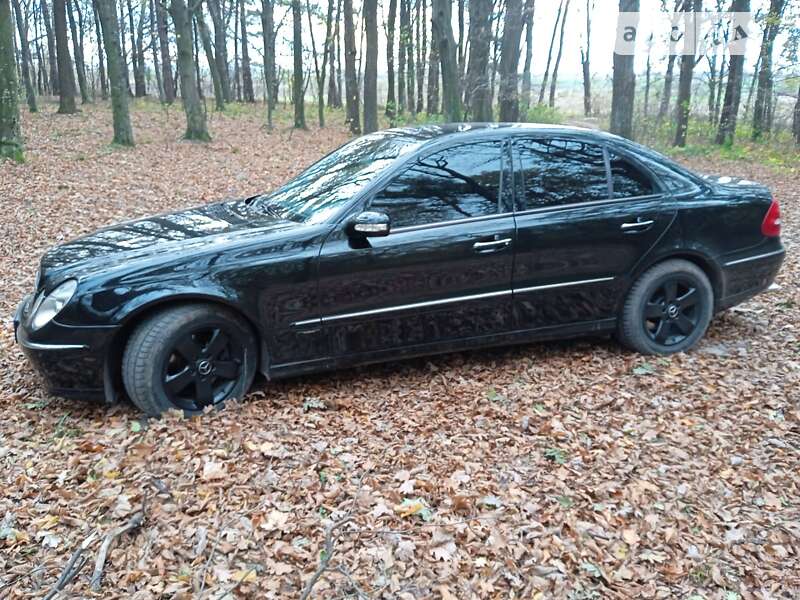 Седан Mercedes-Benz E-Class 2004 в Львове