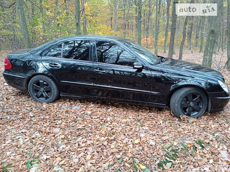 Седан Mercedes-Benz E-Class 2004 в Львове