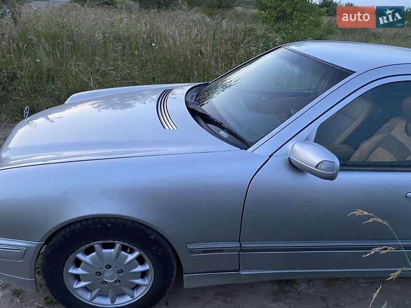 Седан Mercedes-Benz E-Class 2001 в Дрогобыче