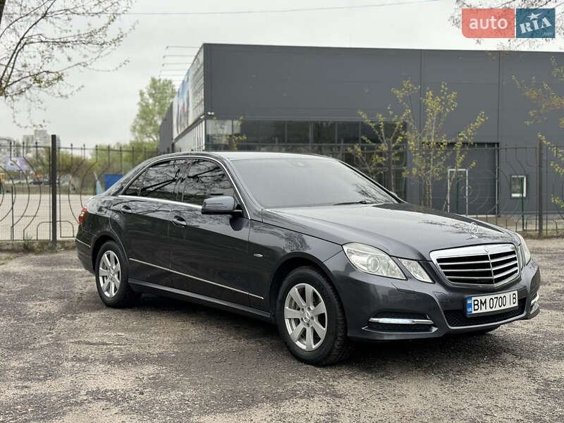 Седан Mercedes-Benz E-Class 2011 в Ромнах