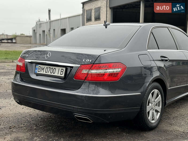 Седан Mercedes-Benz E-Class 2011 в Ромнах