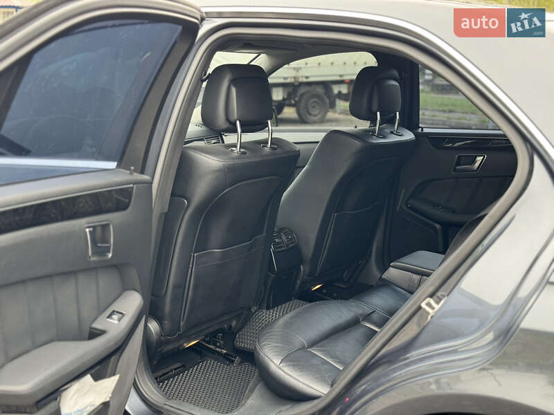 Седан Mercedes-Benz E-Class 2011 в Ромнах