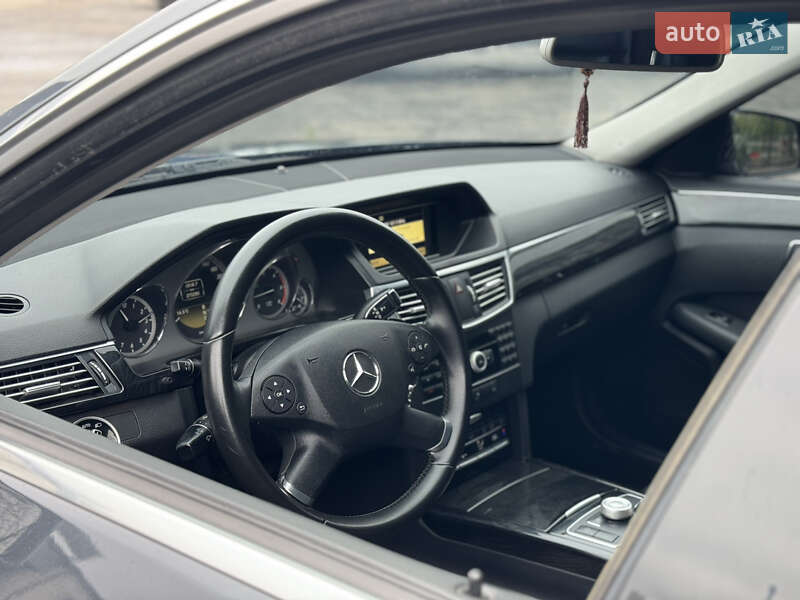 Седан Mercedes-Benz E-Class 2011 в Ромнах