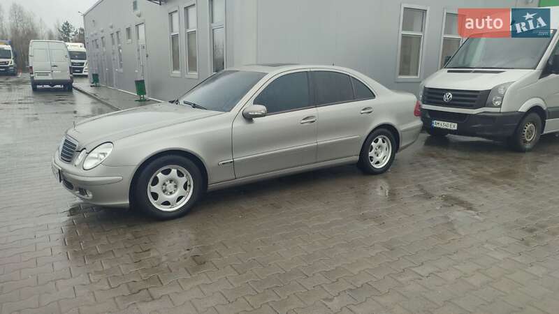 Седан Mercedes-Benz E-Class 2004 в Андрушевке