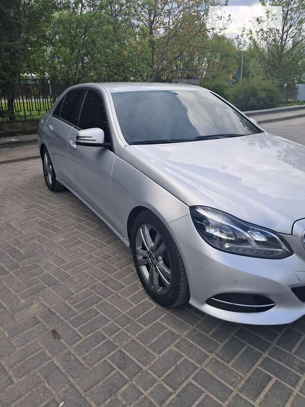 Седан Mercedes-Benz E-Class 2013 в Львове