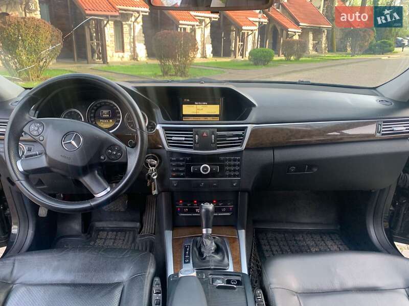 Седан Mercedes-Benz E-Class 2011 в Львове